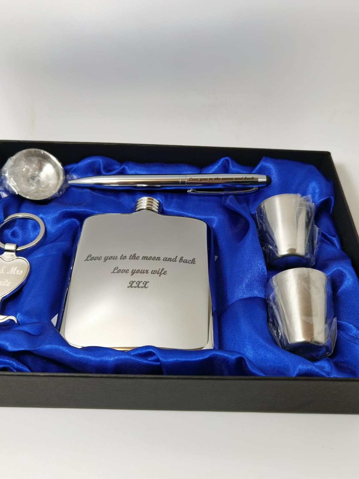 Personalised 6oz Luxury  Mirror Finish 6oz Hip Flask Gift Set